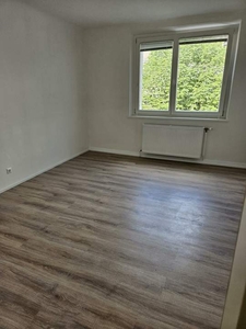 Ein Zimmer in WG ist noch verfügbar ! Erstbezug nach Komplettsanierung !