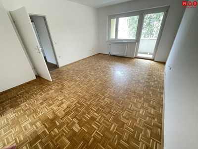 Licht durchflutete 3 Zimmerwohnung mit sonnigem Balkon und Küche!