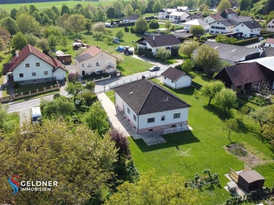 Sehr schönes Einfamilienhaus, top gepflegt, in ruhiger Lage mit großem Garten, Wintergarten und Garage