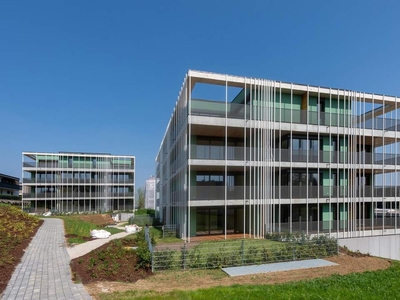 Sonnige Neubauwohnung mit Küche, Balkon und TG-Stellplatz in entspannter Lage!