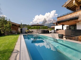 Alpiner Stil & höchster Komfort: Chalet mit traumhaftem Bergblick & Pool