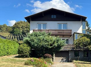 Einfamilienhaus mit großem Grundstück