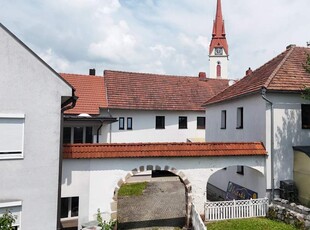 Haus mit 6 Wohnungen in Neumarkter Marktplatzlage