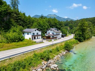 TOP PREIS - 3 WOHNEINHEITEN in ZWEI SEHR GEPFLEGTEN HÄUSERN - EIN PREIS ! DIREKT am GLASKLAREN ALMFLUSS - EIGENER BADEPLATZ ! 3 WOHNUNGEN !