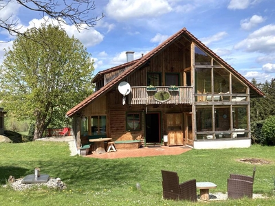 HOLZHAUS zum VERLIEBEN + 4.569 m² WALD & WIESE