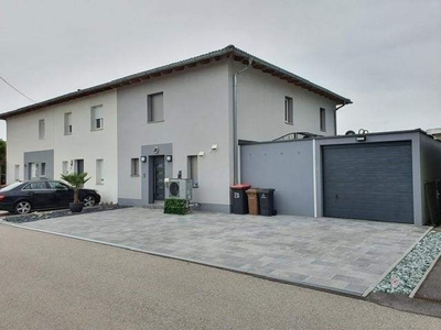 Eckreihenhaus mit Pool und Pavillon, Doppelgarage und 5 Autoplätzen LAST CALL