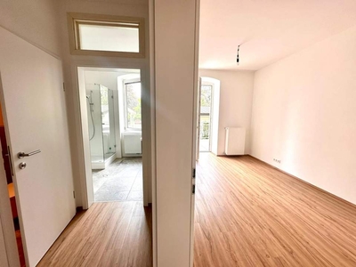 Erstbezug nach Sanierung 2 Zimmer Wohnung