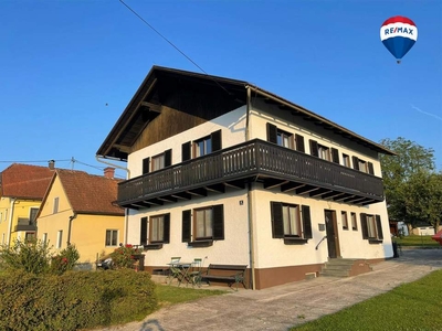 Gepflegtes Familienhaus mit Dachterrasse und Doppelgarage