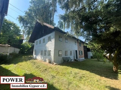 großer Baugrund mit altem Bauernhaus!