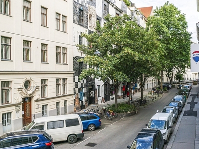 Geräumige 4-Zimmerwohnung mit Loggia und Garage in top Lage im 3-ten - zum sanieren ! /+++RE/MAX Trend+++