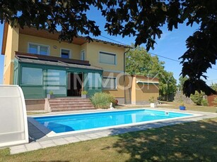 Raumwunder auf 1.400 m2 Grund- mit Pool, Garage, Keller......