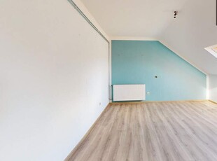 | ENTZÜCKENDE KLEINWOHNUNG | IN TOP ALTBAUHAUS | DACHGESCHOSS | ETWAS SANIERUNGSBEDÜRFTIG