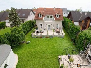 Oberwaltersdorf: Haus am Schlosssee in idyllischer Grünruhelage auf Eigengrund