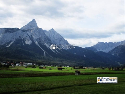 Am Fuße der Zugspitze - in herrlicher Urlaubsregion - befindet sich dieses Mehrgenerationenhaus in Top Aussichtslage