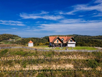 Haus mit Scheibengrund in atemberaubender Aussichtslage