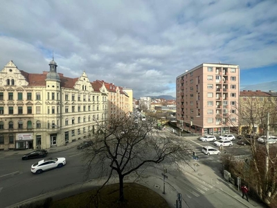 3,5-Zimmer-Wohnung in zentraler Lage mit Balkon und Lift - Eigennutzung, WG, Anlage, alles möglich!