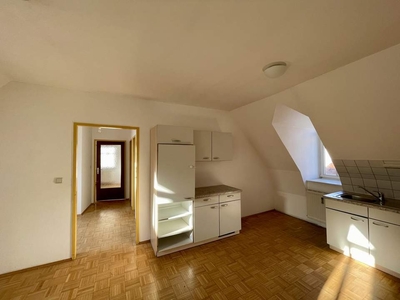 Cheap apartement in the center of Graz! Günstige Dachgeschoss-Innenstadt-Wohnung mit 69 Quadratmetern Wohnfläche! WG geeignet!