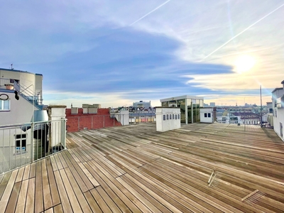 Dachgeschoß Wohnung mit wunderschönem Ausblick auf die Rochuskirche und 140m² Terrasse