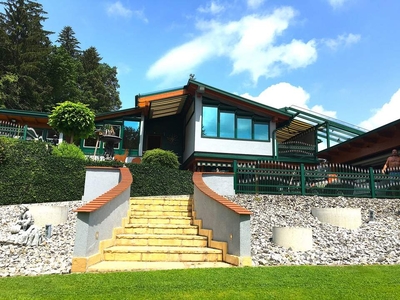 Landhaus mit Hallenbad, ca. 7.000 m² Garten, erhöhte Waldrandlage mit Ganztagessonne Nähe Stainz!