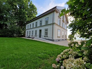 Einzigartige Dachgeschosswohnung in neu renovierter Villa in Lochau am Bodensee zu vermieten