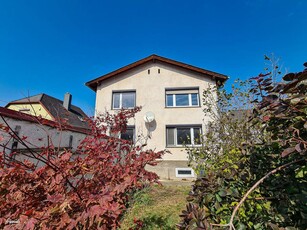 Zweifamilienhaus mit 6 Zimmern, Garten und Gartenhäuschen!