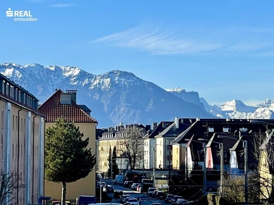 Stadt und freier Blick - Ihre 4-Zimmer-Wohnung in Taxham mit Loggia