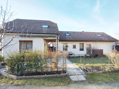 Gepflegtes Einfamilienhaus mit geschütztem Garten, Garage und viel Stauraum