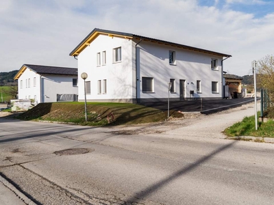 Modernes Wohnen mit perfektem Ausblick - Luxuriöse Terrassenwohnung in Bruckmühl