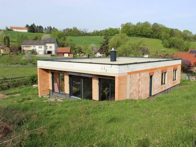 Neustift bei Güssing: Rohbau-Bungalow in Traumlage