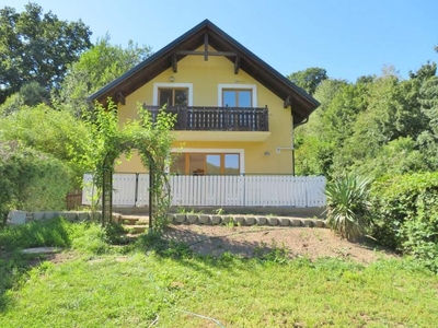 SONNIGES EINFAMILIENHAUS IM GRÜNEN