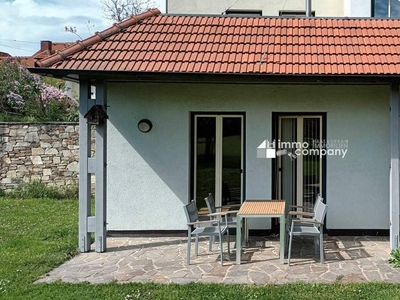 Wohnung mit überdachter Terrasse und Garten (Preis inkl. Betriebskosten, Strom und Heizung)