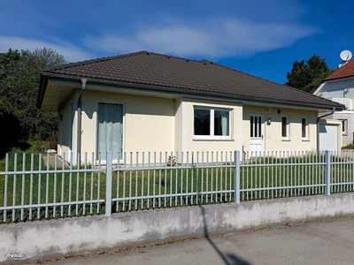 Bungalow mit Wohnraumlüftung, Garage, großem Garten und Terrasse!