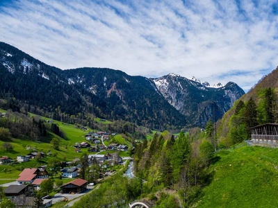 Dein Traum vom eigenen Pferdehof wird wahr! Moderne Reithalle in Dalaas zum Verkauf!