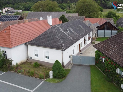 Ruhig gelegenes ehem. Bauernhaus mit chilligem Innenhof samt Sommerküche, Garage, etlichen Nebengebäuden und großem Garten in Hammerteich