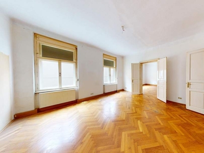 ALTBAU AT ITS BEST: Mitten in St. Leonhard in Nähe zur TU Graz! 4 Zimmer, Innenhofbalkon & wunderschöner Fischgrätparkett - gleich anfragen und begeistern lassen!