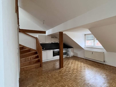 Helle 2-Zimmer-Wohnung mit Galerie in bester Lage! Ab sofort verfügbar!