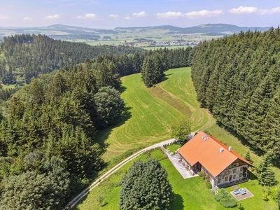 Modern & charmant! Bauernhaus in absoluter Alleinlage - Nähe Wallersee!