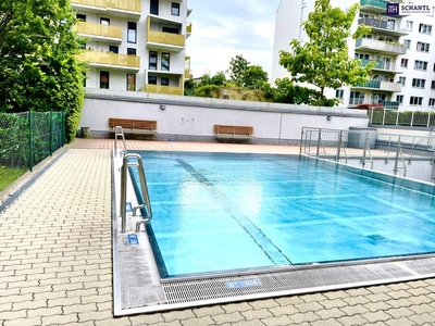 Wow!!! Traumhafte Dachgeschoss-Maisonette mit Schwimmbad und Terrasse mit exklusivem Poolblick + Garagenplatz + Neubau-Anlage mit eigenem Pool und Spielplatz