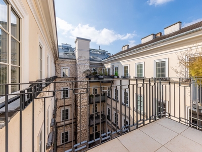 Charmante Wohnung, exklusive Austattung - mit Balkon und Terrasse!