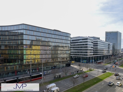 Erstbezug: Vollmöblierte, sonnige Stadtwohnung mit Ausblick