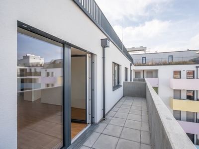 Moderne 4-Zimmer-Wohnung mit Terrasse und Loggia