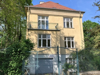 1130! Charmante Villa mit großem Garten zur Miete!