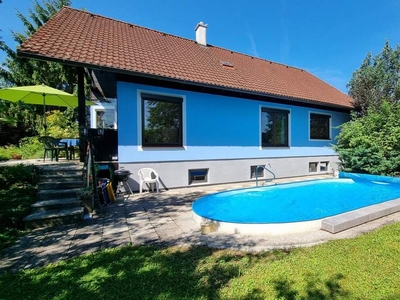 Charmanter Bungalow mit Pool in ruhiger Siedlungslage