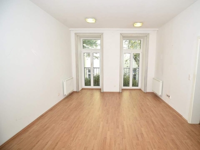 Ein Altbau wie im Bilderbuch! Herrliche Lage - Absolute Ruhe und mit Blick ins Grüne!