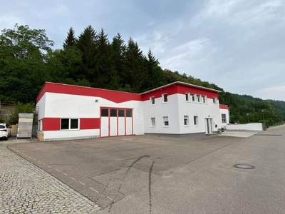 große Lagerhalle + Büro