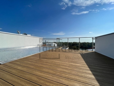 LUXUS - LOFT- PENTHOUSE - MIT POOL - SKYLINE UND WASSERBLICK