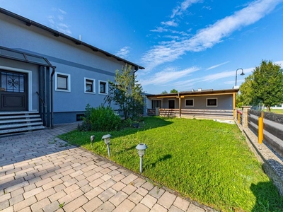 KLIMATISIERTES EINFAMILIENHAUS MIT ZWEI GARAGEN, WERKSTATT, POOL UND TERRASSE IN NAPPERSDORF!