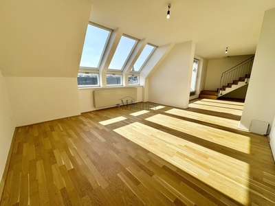 2 stöckige Dachgeschosswohnung mit Terrasse und Fernblick