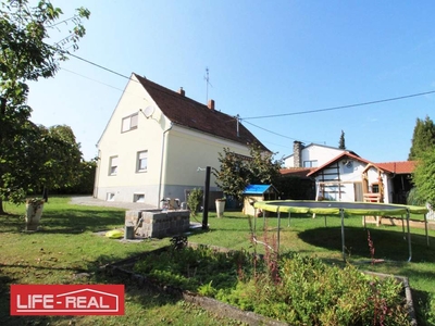 Einfamilienhaus mit großem Garten in zentraler Lage