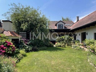 Landhaus mit idyllischem, und uneinsichtigem Garten!